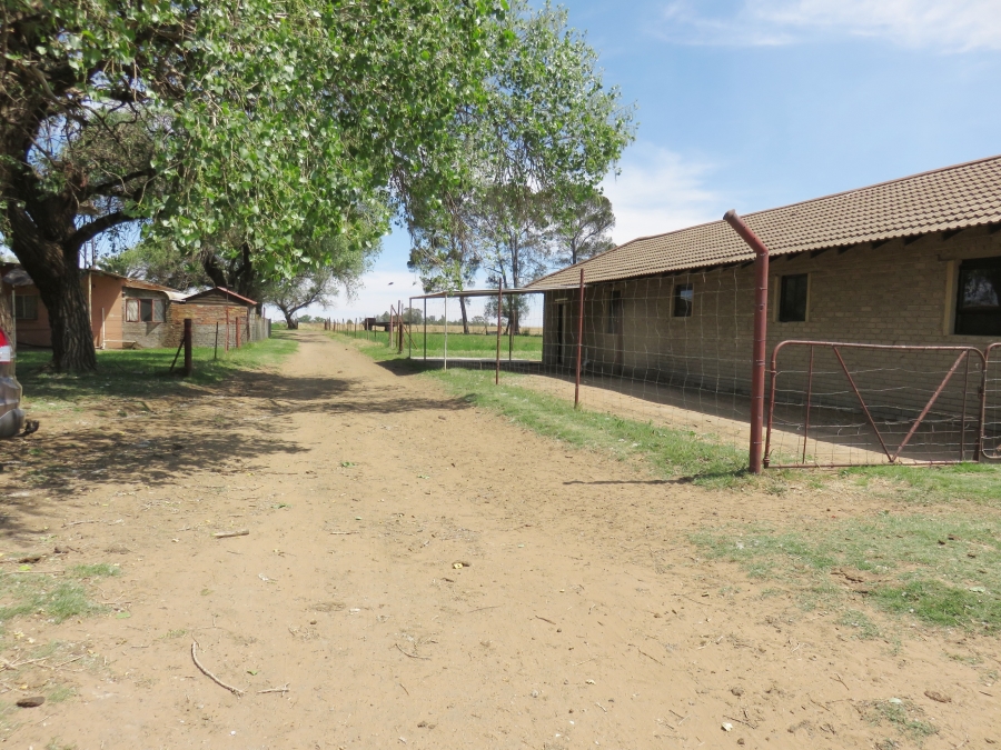 To Let 3 Bedroom Property for Rent in Lake Deneysville AH Free State